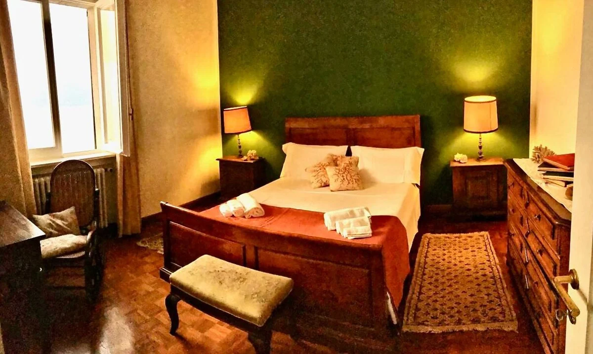Camera con arredi d’epoca